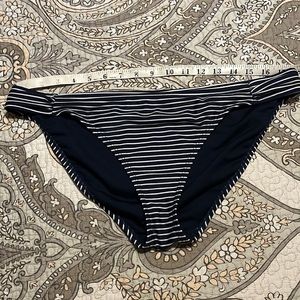 Gap bikini bottom. Very nice. Flattering fit